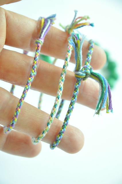 Friendship bracelets with a twist :: a DIY