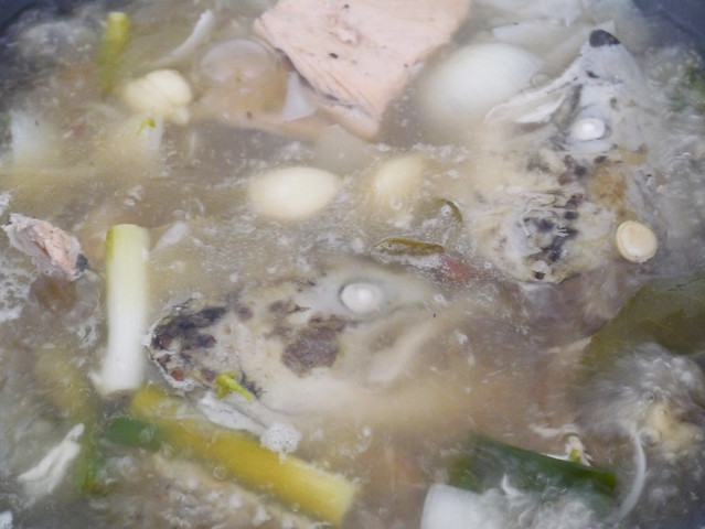 How to make tom hua pa - Lao fish head soup #8