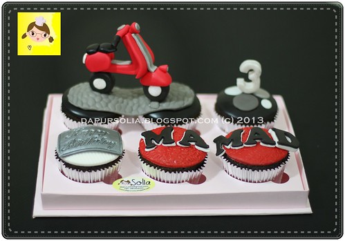 Vespa Cupcake Set for Mamad