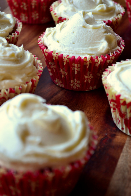 Marzipan and Cherry Cupcakes Recipe (4)