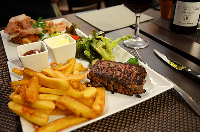 Steak Hache, Brasserie, Hotel Victor, Beauvais, Paris, France