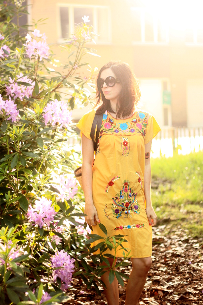 Vintage Hand Embroidered Mexican Dress - THE STYLING DUTCHMAN.