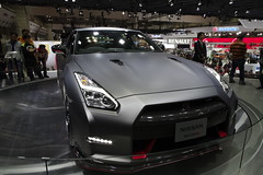 02_NISMO_GT-R_front_right