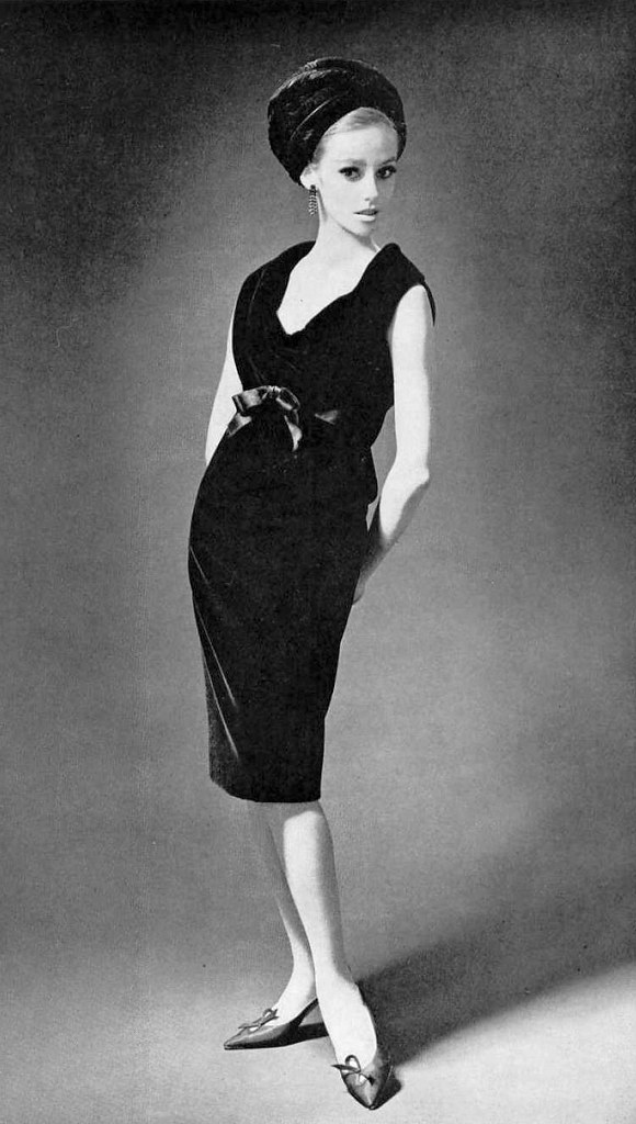 Angie Dickinson | Sixties fashion, Mini skirts, 1960 fashion