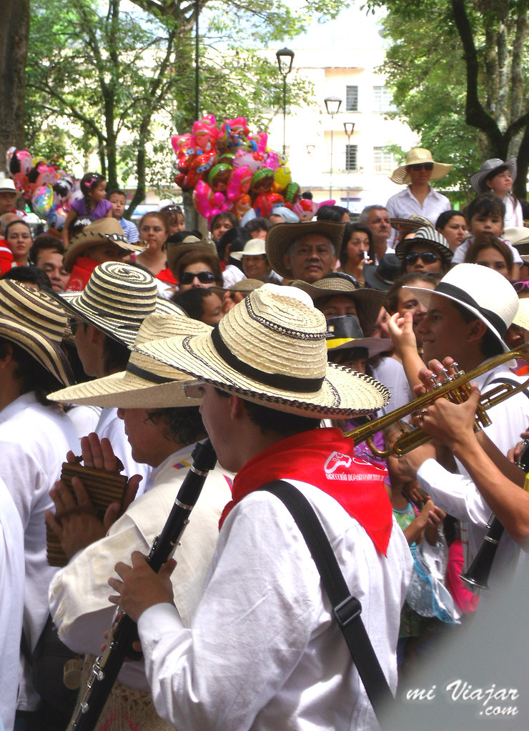 Tolima, banda musical en el Desfile de San Pedro