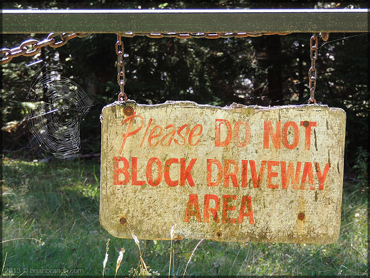 DSCN4018_do_not_block_Driveway