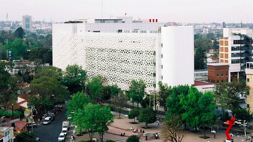 Mexico City Hospital外牆巨大的空氣清淨器，Elegant Embellishments公司2012年推出的Prosolve除污瓦