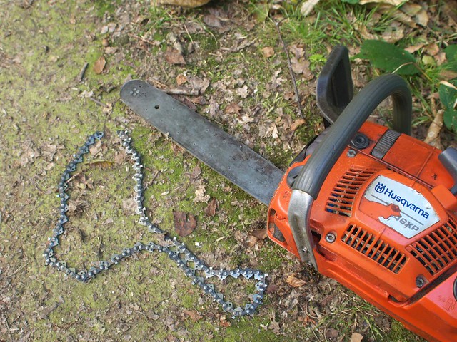 DSC_7242 broken chainsaw chain