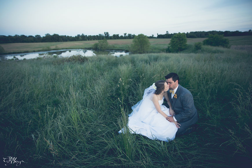 Bride_Groom_Kiss_Grass_field