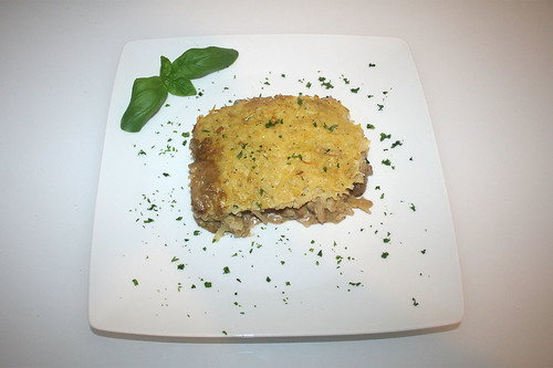47 - Rindergeschnetzeltes mit Kartoffelhaube - serviert / Beef chop with potato coat - served