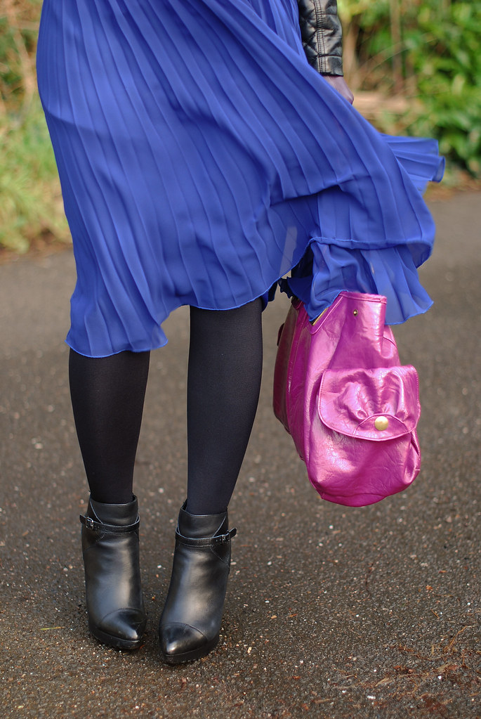 Blue pleated skirt & magenta bag