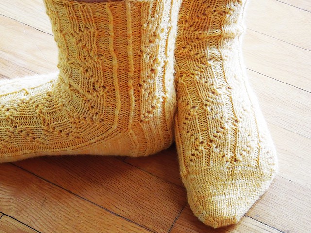Romvos - Sock knitting pattern by Alexandra Nycha