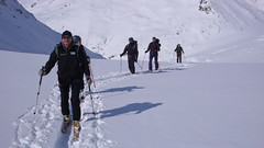 Dalsze podejście lodowcem Galmigletscher w kierunku przełęczy Oberaarjoch (3012m)