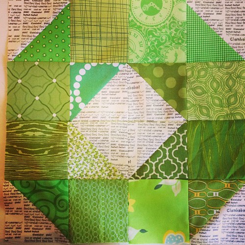 Green wheel block for July #dogoodstitches #havendgs