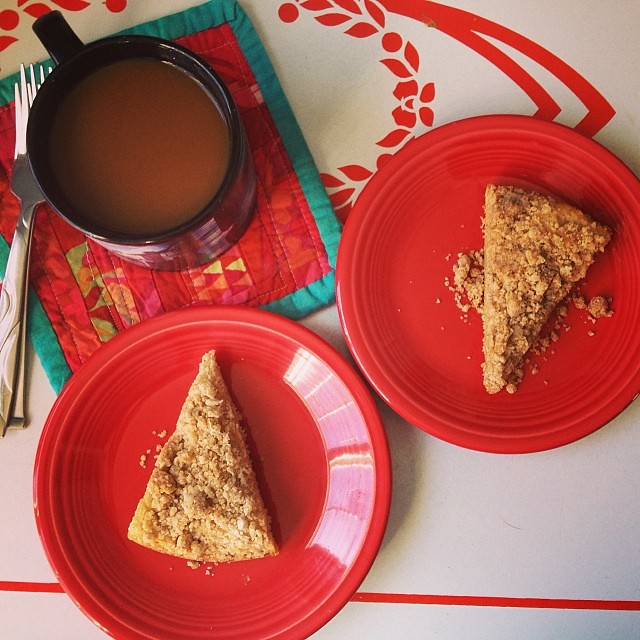 Because it's a snow day (again). Because it's my mom's birthday (hi mom!) & I wish she was here to have a cup with me. Because it's also my roomie's birthday & I miss  her. Coffee break with #Vegan coffee cake in the middle of a workday. #yearofmaking 29/