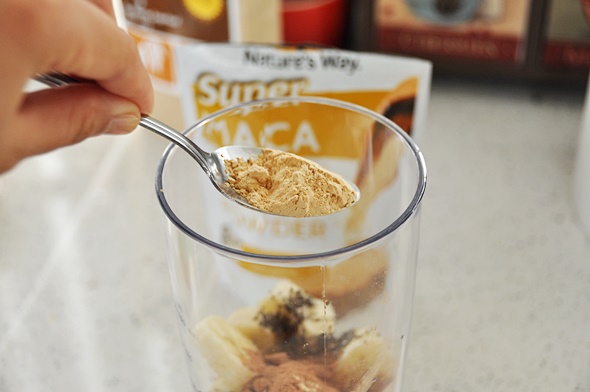 Caffe Latte Smoothie (ft chia seeds & maca powder) | www.fussfreecooking.com