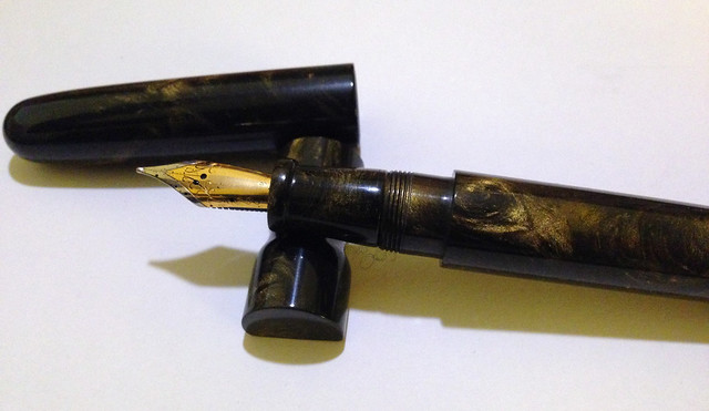 @PensByLyleRoss Pompey 3 Custom Fountain Pen - Gold Stardust