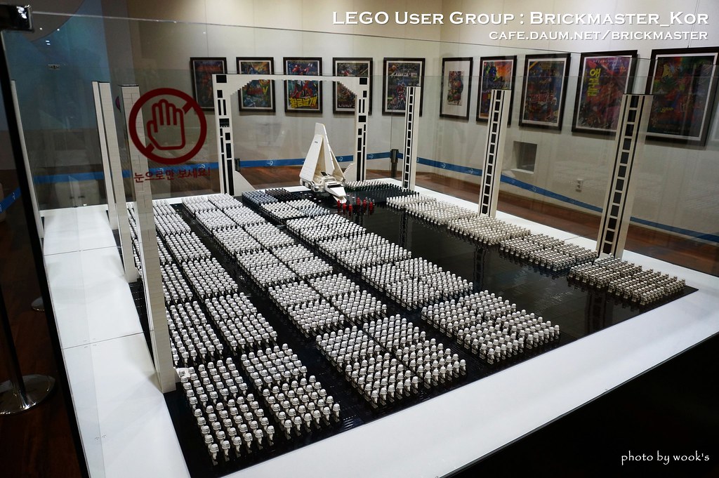100 lego stormtroopers