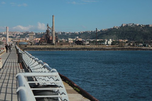 L'area industriale vista dal pontile