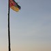 Pormenor da bandeira moçambicana no aérodromo na Ponta Mamoli