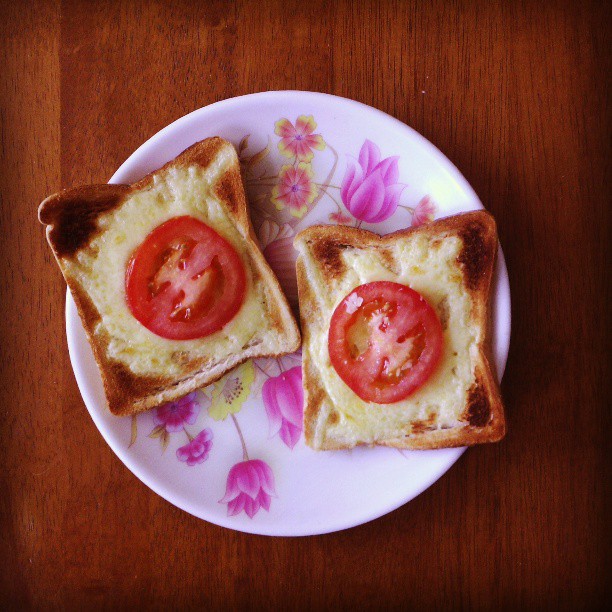 I had such a craving for cheese on toast last night that I ended up making them for breakfast with giant tomatoes. #breakfast #cheeseontoasts #cravings #toast #tomato #bread #food #foodporn #instafood