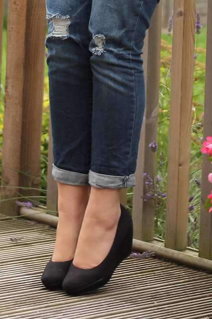 OOTD, outfit of the day, uk style blog, navy cardigan, dorothy perkins top, boyfriend jeans, flatforms