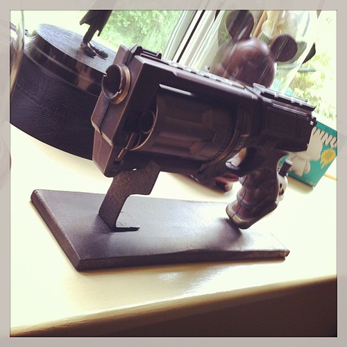 Made a custom stand for the blaster #leedssteampunkmarket by [rich]