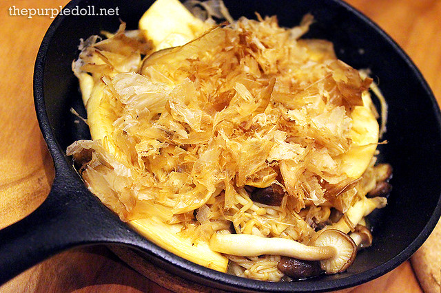 Stir-Fried Japanese Mushrooms (P220)