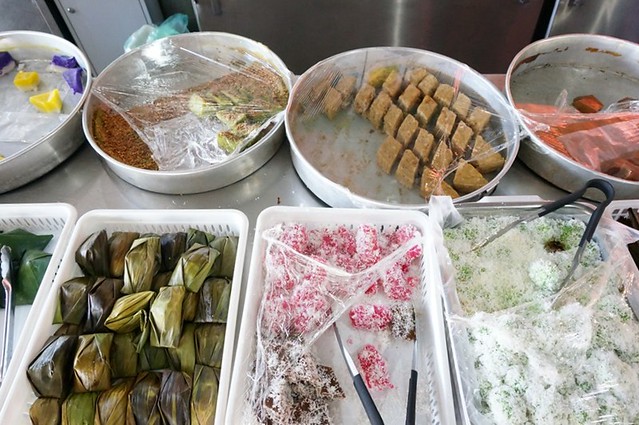 malay nyonya kuih in melaka - Perhentian kuih kampong-004