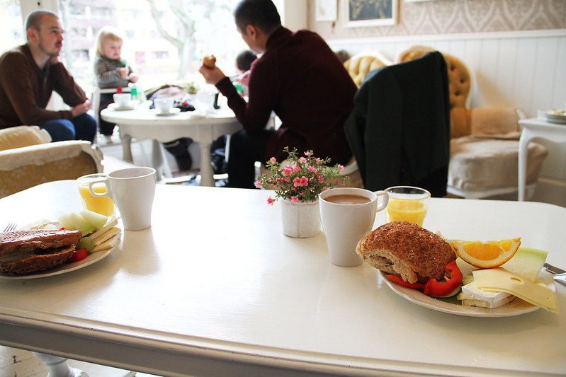 frukost på café kungsgatan och utflykt till Katrinetorp Landeri!