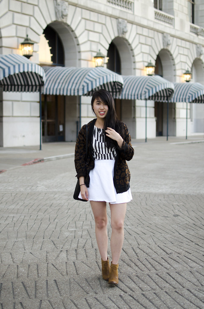 san francisco blogger, swaychic tee, how to style heeled booties, nastygal sweater