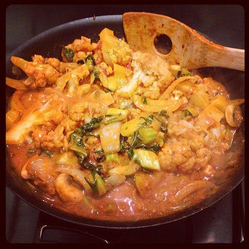 Quick Cauliflower Curry. I even served with #lowcarb cauliflower rice for a double cauli hit!!