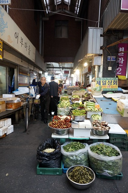 Gwangjang Traditional Market in Korea - rebeccasaw blog-017