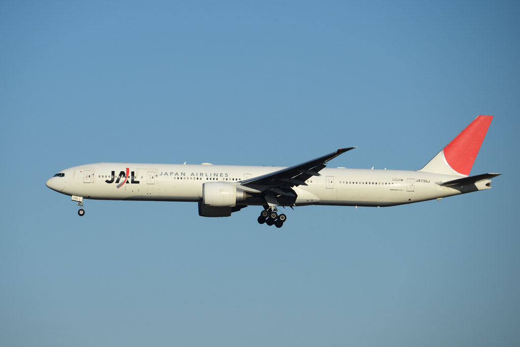 JAL 777-300ER JA738J