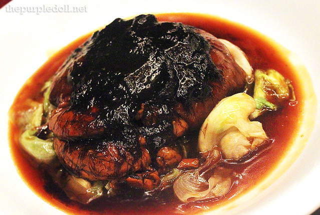 Braised Pork Leg with Sea Moss and Lettuce