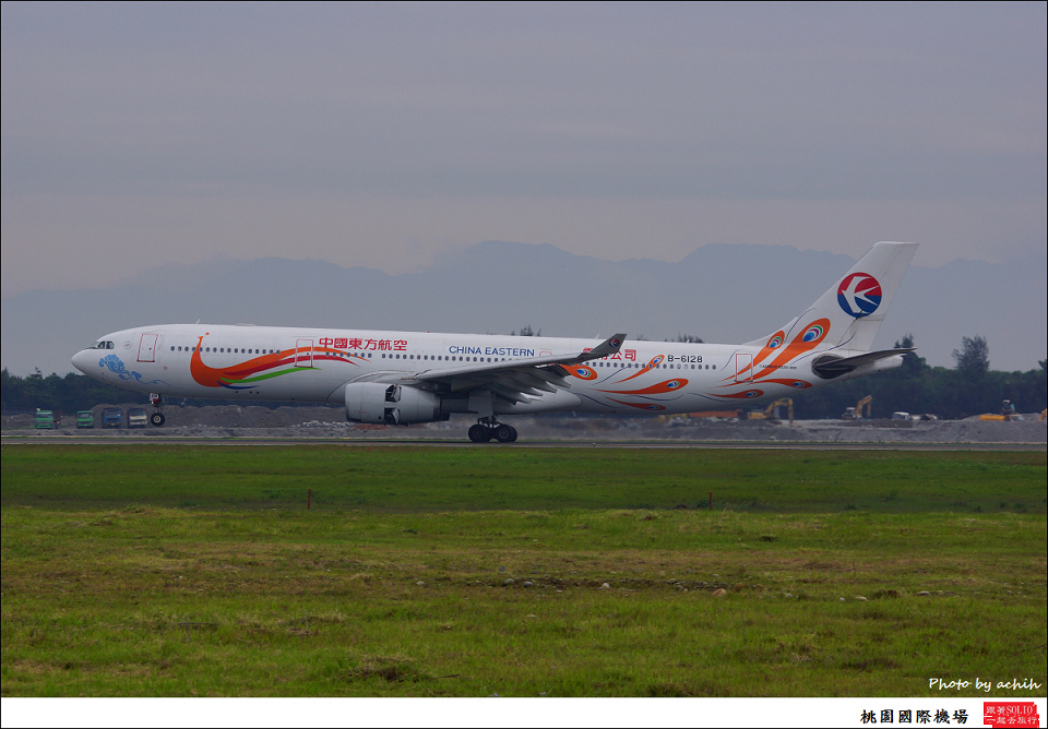 China Eastern Airlines B-6128-008