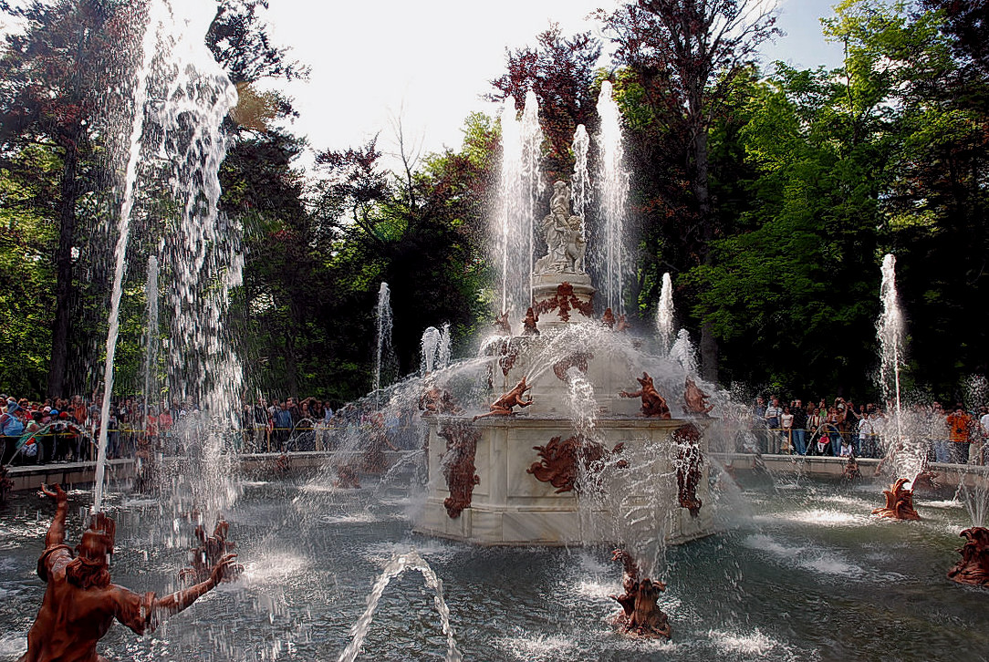4. Espectáculo de agua en una de las fuentes del palacio. Autor, Druidabruxux