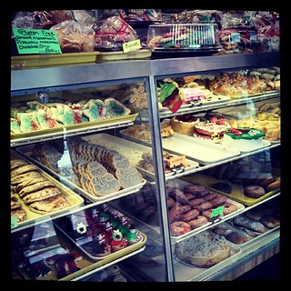 Picking up Christmas pastries! #KlemmsBakery #yumo