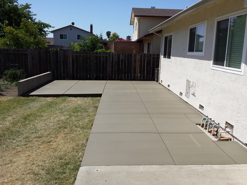Patio With Seating Wall In Vacaville
