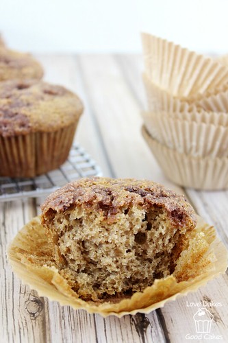 Cinnamon Applesauce Crunch Muffins #muffins #cinnamon #applesauce #breakfast