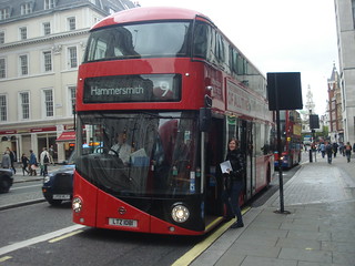 London United LT81 on Route 9, Strand