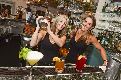 014_lahaina_grill_bar_drinks_by-Sean-Hower
