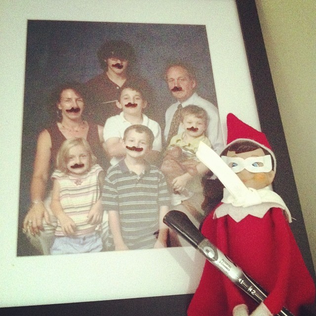 #elftakeover : Drawing mustaches