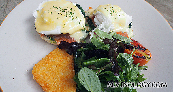 District 10 Eggs Benedict with Sauteed Spinach, Smoked Salmon & Hollandaise Sauce S$16++