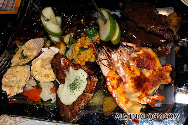 The Queen Victoria 2-3pax (Meat & Seafood) (Roasted beef with black pepper sauce, Premium BBQ baby back ribs, Pan Seared snapper with wasabi mayo sauce, Oven Baked King Prawns with melted Australian cheese, Sauteed scallop with garlic & wine sauce) - $108.50