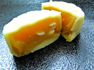 IMG_2201 冰皮月饼snow skin mooncake ，榴莲馅料, durian filling