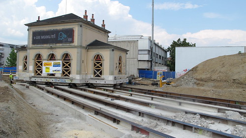 Shifting the old train station - Ripage de l'ancienne gare - Verschiebung des alten Bahnhofs