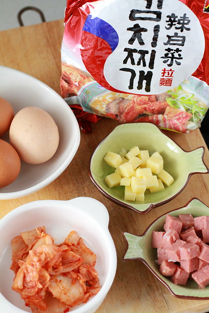 Kimchi Ramyun Omelette Ingredients