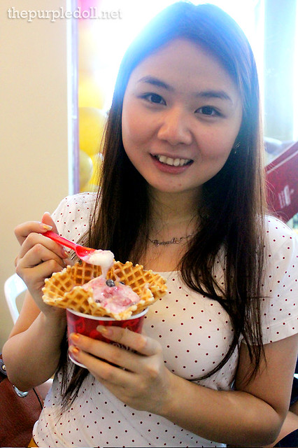 Berylle with Cheesecake Fantasy in Plain Waffle Bowl