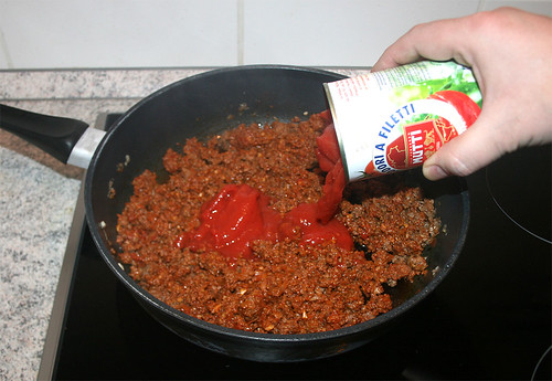 28 - Mit Tomaten ablöschen / Deglaze with tomatoes